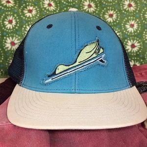 Toes on the Nose hat